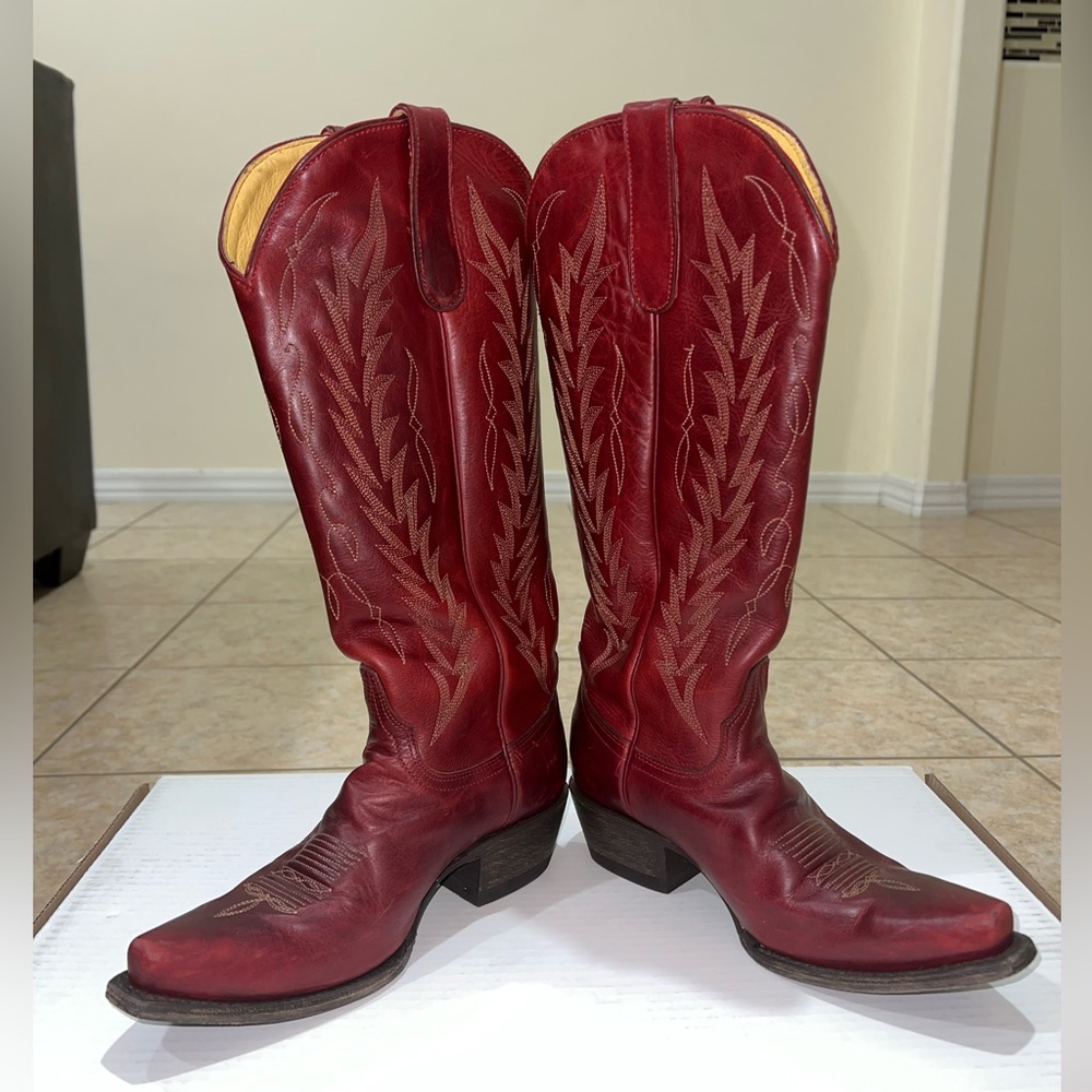 Cavender's Women's Red Snip
Toe Cowboy Boots size 6.5